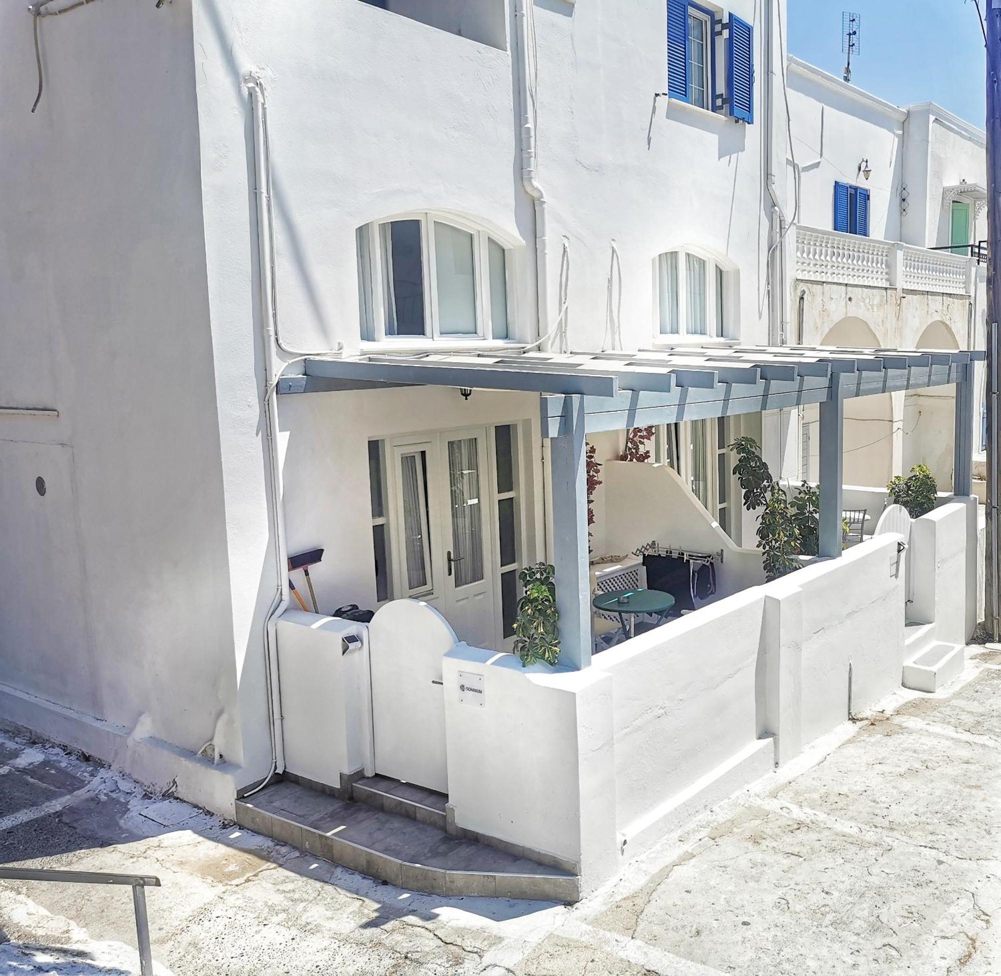 Somnium A Newly Renovated House In * Kamari (Santorini)